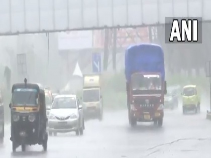 Rain lashes various parts of Mumbai, IMD predict moderate rain today | Rain lashes various parts of Mumbai, IMD predict moderate rain today