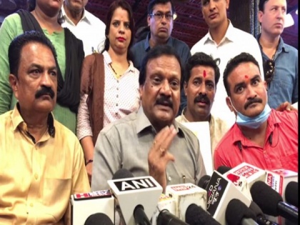 Indore: Congress releases stamps to oppose LPG, petrol price hike | Indore: Congress releases stamps to oppose LPG, petrol price hike