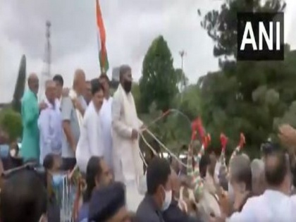 Karnataka opposition leaders arrive for assembly session in a bullock cart to protest fuel price hike | Karnataka opposition leaders arrive for assembly session in a bullock cart to protest fuel price hike