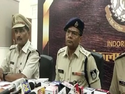 Indore Police arrests three including woman for stealing cash, jewellery from house | Indore Police arrests three including woman for stealing cash, jewellery from house