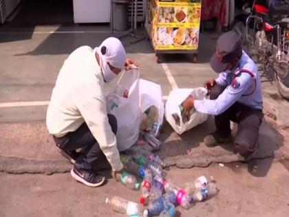 22 garbage cafes set up in Delhi's Karol Bagh provide free meal in exchange for 1 kg plastic | 22 garbage cafes set up in Delhi's Karol Bagh provide free meal in exchange for 1 kg plastic