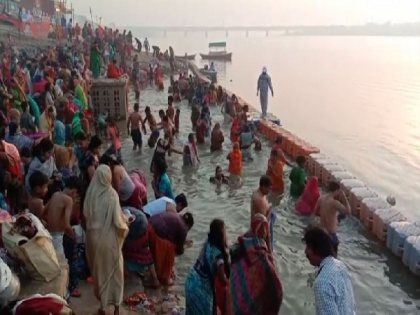 Prayagraj: Devotees take holy dip in river Yamuna on Bhai Dooj | Prayagraj: Devotees take holy dip in river Yamuna on Bhai Dooj