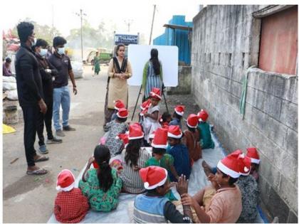 Thaagam Foundation bestowed presents to destitute children on the eve of Christmas | Thaagam Foundation bestowed presents to destitute children on the eve of Christmas