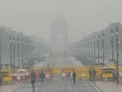 Delhi receives light rain, AQI continues to remain in 'very poor' category | Delhi receives light rain, AQI continues to remain in 'very poor' category Delhi receives light rain, AQI continues to remain in 'very poor' category | Delhi receives light rain, AQI continues to remain in 'very poor' category