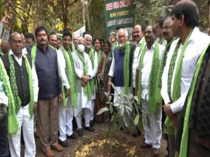 'Green India Challenge' launched in Delhi to plant 1 lakh sapling | 'Green India Challenge' launched in Delhi to plant 1 lakh sapling 'Green India Challenge' launched in Delhi to plant 1 lakh sapling | 'Green India Challenge' launched in Delhi to plant 1 lakh sapling