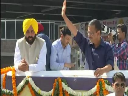 Arvind Kejriwal, Bhagwant Mann hold mega roadshow in Amritsar after Punjab poll victory | Arvind Kejriwal, Bhagwant Mann hold mega roadshow in Amritsar after Punjab poll victory