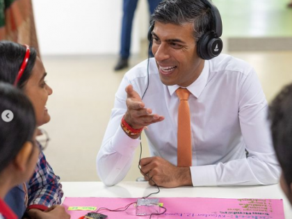 UK PM Rishi seen wearing boAt headphones, CEO Aman Gupta welcomes him | UK PM Rishi seen wearing boAt headphones, CEO Aman Gupta welcomes him