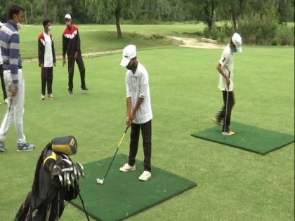 Govt organizes first golf training camp for govt school boys in Kashmir | Govt organizes first golf training camp for govt school boys in Kashmir
