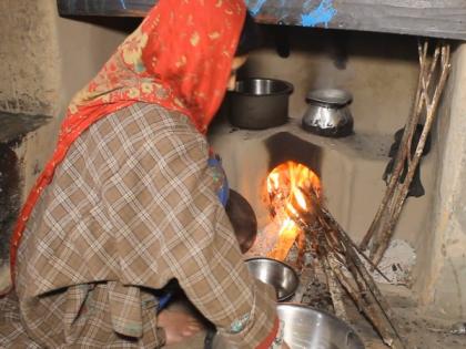 Traditional stoves retain their popularity in Kashmir | Traditional stoves retain their popularity in Kashmir