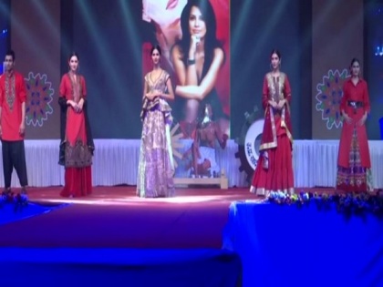 Khadi fashion show organised in Lucknow on UP Divas | Khadi fashion show organised in Lucknow on UP Divas