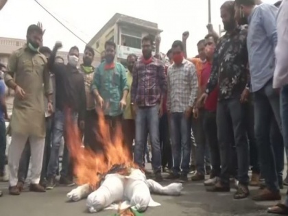 BJYM protests against Ajay Pandita's killing in Jammu | BJYM protests against Ajay Pandita's killing in Jammu