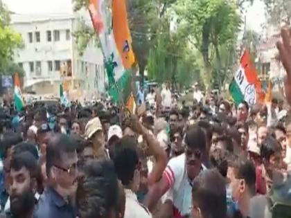 Bengal polls: TMC, BJP workers clash in Kolkata's Bidhannagar | Bengal polls: TMC, BJP workers clash in Kolkata's Bidhannagar