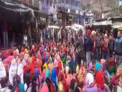 Protests continue over widening of Nandprayag Ghat road in Uttarakhand | Protests continue over widening of Nandprayag Ghat road in Uttarakhand