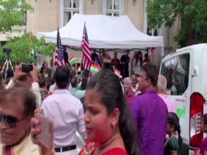 Washington: Indian nationals outnumber pro-Khalist supporters outside embassy during I-day celebrations | Washington: Indian nationals outnumber pro-Khalist supporters outside embassy during I-day celebrations