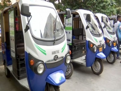 'e-yAna' taxi service introduced in Hyderabad to reduce carbon footprints | 'e-yAna' taxi service introduced in Hyderabad to reduce carbon footprints