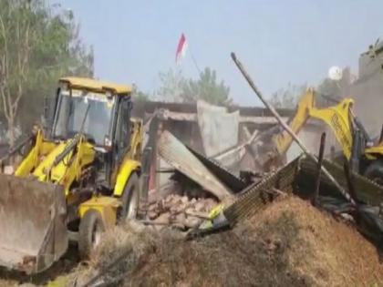 Indore district administration continues demolition drive against 'Computer Baba's' encroachments | Indore district administration continues demolition drive against 'Computer Baba's' encroachments Indore district administration continues demolition drive against 'Computer Baba's' encroachments | Indore district administration continues demolition drive against 'Computer Baba's' encroachments