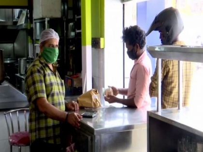 Kerala govt allows people to have food inside restaurants, hoteliers cite staff shortage | Kerala govt allows people to have food inside restaurants, hoteliers cite staff shortage