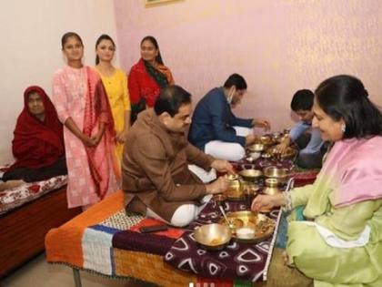 Gautam Adani ushers in Gujarati New Year at Adani Foundation volunteer's Mundra home | Gautam Adani ushers in Gujarati New Year at Adani Foundation volunteer's Mundra home