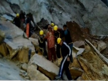 Uttarakhand: SDRF helps pregnant woman reach hospital as landslide blocks Gangotri NH | Uttarakhand: SDRF helps pregnant woman reach hospital as landslide blocks Gangotri NH