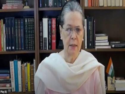 Sonia Gandhi urges Centre to roll back hike in fuel prices | Sonia Gandhi urges Centre to roll back hike in fuel prices
