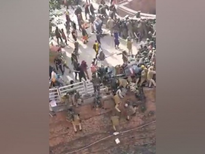 83 Delhi Police personnel injured after clashes with farmers | 83 Delhi Police personnel injured after clashes with farmers