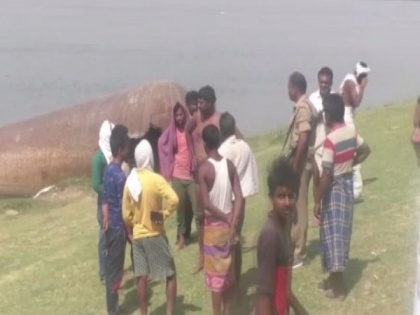 Woman throws her five children into Ganga River in UP's Bhadohi | Woman throws her five children into Ganga River in UP's Bhadohi