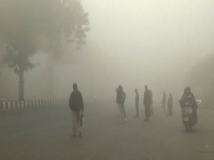 Dense fog engulfs Delhi-NCR, visibility drops to zero at several places | Dense fog engulfs Delhi-NCR, visibility drops to zero at several places