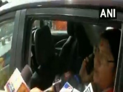 Bengal polls: Locket Chatterjee attacked in Hooghly, mediapersons' vehicles vandalised | Bengal polls: Locket Chatterjee attacked in Hooghly, mediapersons' vehicles vandalised