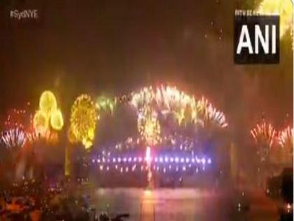 Australia rings in New Year with glittering fireworks at Sydney Harbour Bridge | Australia rings in New Year with glittering fireworks at Sydney Harbour Bridge