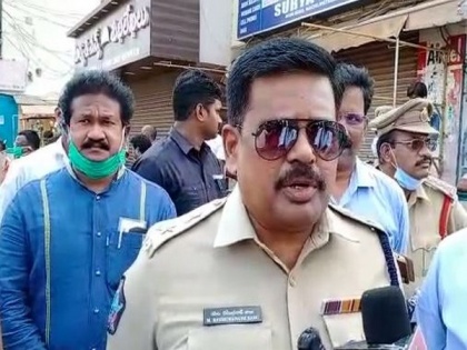 Andhra: SP monitors COVID-19 lockdown at Machilipatnam | Andhra: SP monitors COVID-19 lockdown at Machilipatnam
