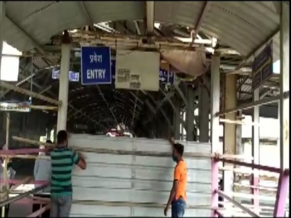 COVID-19: Entry, Exit points closed at railway stations in Mumbai | COVID-19: Entry, Exit points closed at railway stations in Mumbai
