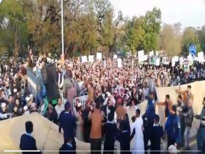 FIR registered against JUIF leader, 11 others for disturbing Aurat March in Islamabad | FIR registered against JUIF leader, 11 others for disturbing Aurat March in Islamabad