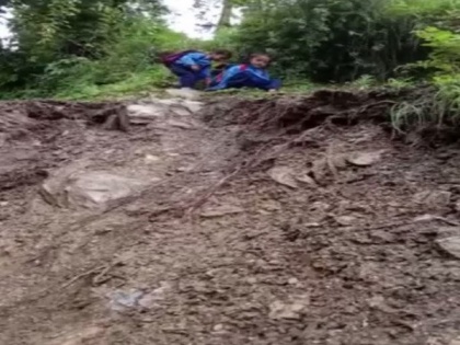 Uttarakhand: Incessant rains, damaged roads cause problem for school children in Chamoli | Uttarakhand: Incessant rains, damaged roads cause problem for school children in Chamoli