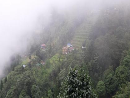 Traders appeal for maximum COVID vaccination to revive tourism in Darjeeling | Traders appeal for maximum COVID vaccination to revive tourism in Darjeeling Traders appeal for maximum COVID vaccination to revive tourism in Darjeeling | Traders appeal for maximum COVID vaccination to revive tourism in Darjeeling