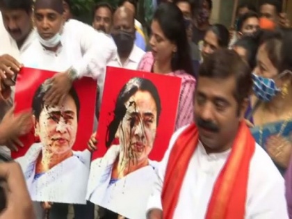 BJP workers hold protest march in Mumbai against West Bengal CM | BJP workers hold protest march in Mumbai against West Bengal CM