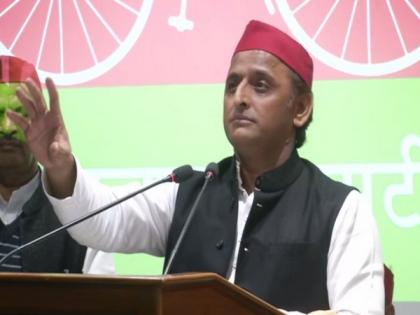 Palm reader predicted SP will win 350 seats in 2022 UP polls, says Akhilesh Yadav | Palm reader predicted SP will win 350 seats in 2022 UP polls, says Akhilesh Yadav