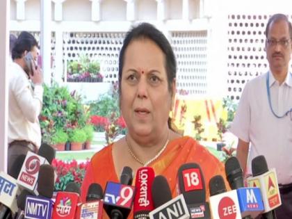 Coronavirus: Shiv Sena leader Neelam Gorhe urges media to not telecast news from hospitals | Coronavirus: Shiv Sena leader Neelam Gorhe urges media to not telecast news from hospitals Coronavirus: Shiv Sena leader Neelam Gorhe urges media to not telecast news from hospitals | Coronavirus: Shiv Sena leader Neelam Gorhe urges media to not telecast news from hospitals