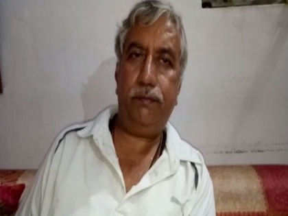 Bihar: Ex-IPS Officer, his son thrashed by bike-borne miscreant, his compons | Bihar: Ex-IPS Officer, his son thrashed by bike-borne miscreant, his compons
