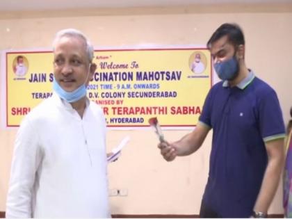 Telangana: Jain community gives rose as token of appreciation to those receiving Covid vaccine shot | Telangana: Jain community gives rose as token of appreciation to those receiving Covid vaccine shot Telangana: Jain community gives rose as token of appreciation to those receiving Covid vaccine shot | Telangana: Jain community gives rose as token of appreciation to those receiving Covid vaccine shot