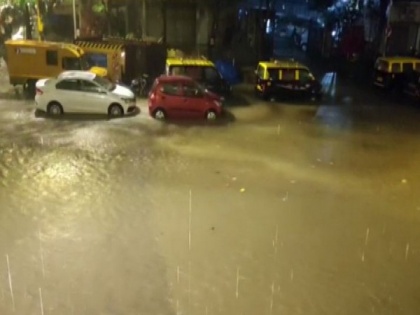 Overnight showers lead to waterlogging in Mumbai | Overnight showers lead to waterlogging in Mumbai