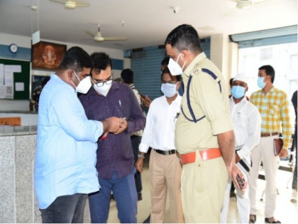 Deaths of 4 Covid patients at private hospital in Kurnool not due to oxygen shortage: District collector, SP | Deaths of 4 Covid patients at private hospital in Kurnool not due to oxygen shortage: District collector, SP