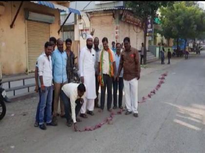 Latur: BJP workers celebrate after Devendra Fadnavis becomes CM for second term | Latur: BJP workers celebrate after Devendra Fadnavis becomes CM for second term Latur: BJP workers celebrate after Devendra Fadnavis becomes CM for second term | Latur: BJP workers celebrate after Devendra Fadnavis becomes CM for second term