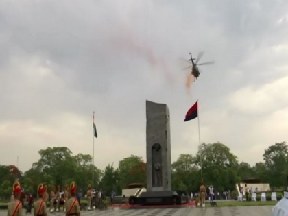 Saluting Covid-19 warriors: IAF choppers showers flowers on National Police Memorial in Delhi, other places | Saluting Covid-19 warriors: IAF choppers showers flowers on National Police Memorial in Delhi, other places