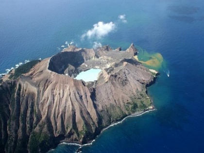 New Zealand: Volcc eruption leaves 'no signs of life' on White Island | New Zealand: Volcc eruption leaves 'no signs of life' on White Island