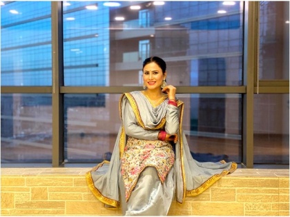 Sarbjeet Kaur promotes her culture via teaching Giddha | Sarbjeet Kaur promotes her culture via teaching Giddha