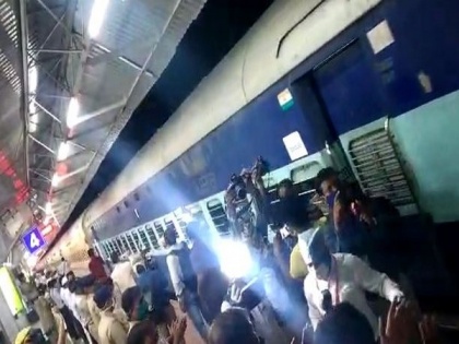 5 trains have successfully commenced journey with stranded people: Railways official | 5 trains have successfully commenced journey with stranded people: Railways official