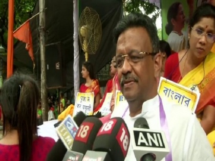 Kolkata Mayor says IT notice to Durga Puja committees sent at behest of BJP | Kolkata Mayor says IT notice to Durga Puja committees sent at behest of BJP