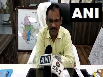 Dantewada Collector assures to send visually impaired man to Raipur for checkup, treatment | Dantewada Collector assures to send visually impaired man to Raipur for checkup, treatment