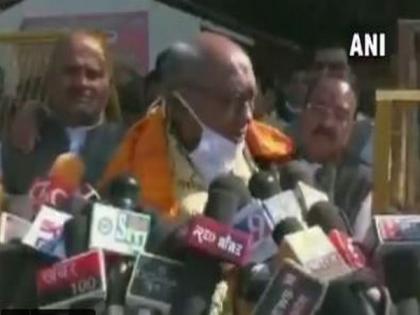 Barricading, tear gassing by Delhi Police incited protestors during R-Day tractor march: Digvijaya Singh | Barricading, tear gassing by Delhi Police incited protestors during R-Day tractor march: Digvijaya Singh