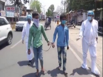 Two arrested in Jabalpur made to walk barefoot after one tests COVID positive | Two arrested in Jabalpur made to walk barefoot after one tests COVID positive
